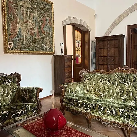アパート Palazzo Morola Xiv Century ジョヴィナッツォ