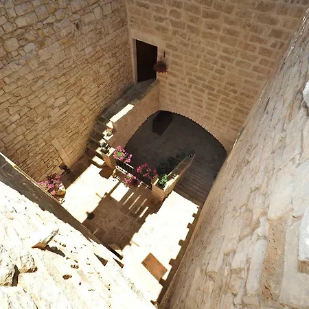 Palazzo Morola Xiv Century ジョヴィナッツォ